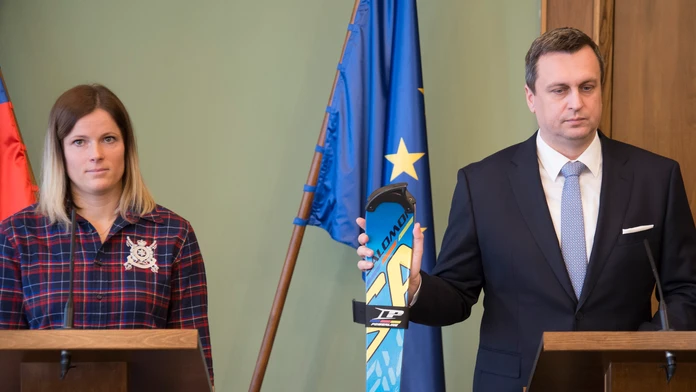 Andrej Danko prijal lyžiarku Veroniku Velez-Zuzulovú, jej otca Timoteja Zuzulu a otca lyžiarky Petry Vlhovej Igora Vlhu.