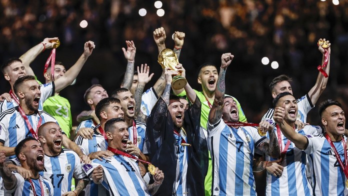 Tréner Holandska: Messi musel vyhrať majstrovstvá sveta. Bolo to plánované