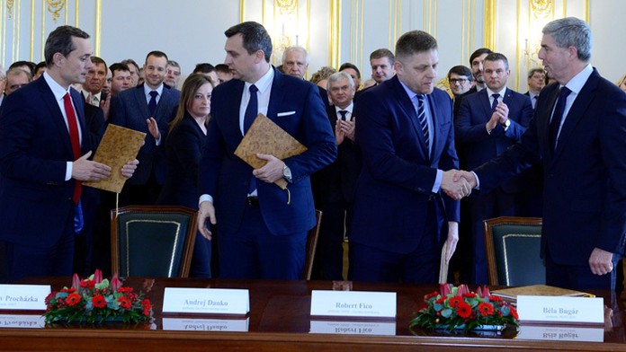 Lídri štyroch strán po podpise Koaličnej zmluvy.