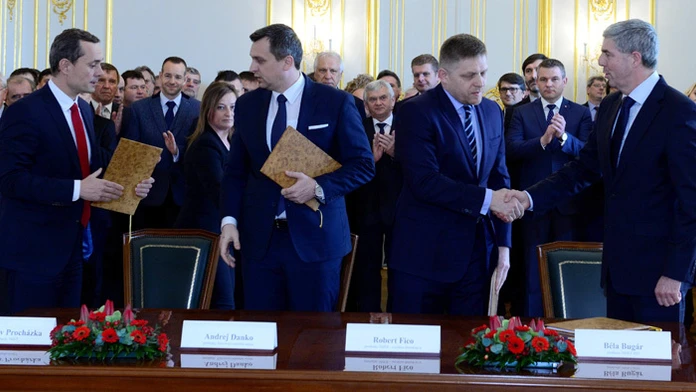 Lídri štyroch strán po podpise Koaličnej zmluvy.