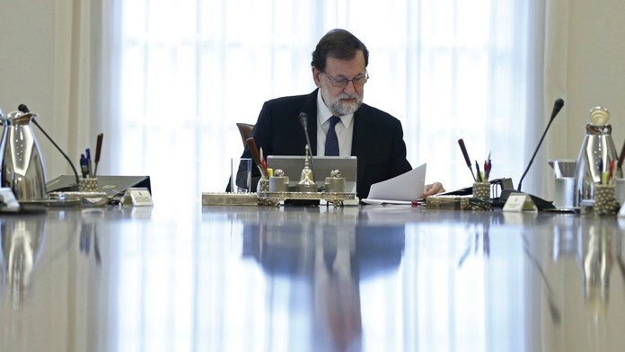 Auto skončilo mimo cesty.