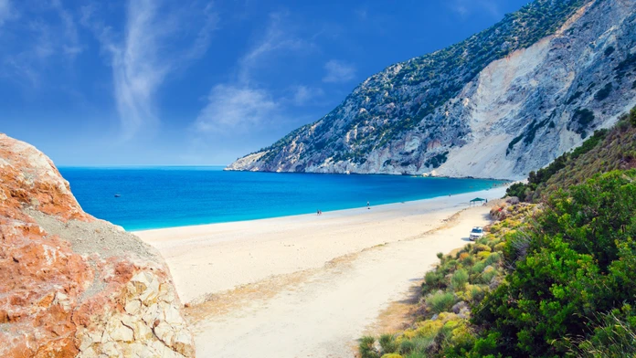 Piesok, útesy a očarujúce výhľady. Toto je rebríček najkrajších pláží v Európe, zostavený je podľa hodnotení turistov
