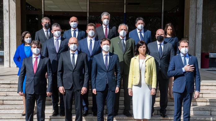 Založí jeden z ministrov vlastnú stranu? Nicholsonová rozvírila hladinu, odborníci sú však skeptickí
