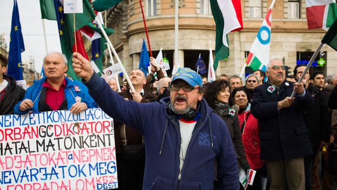 Tisíce ľudí protestovalo v Budapešti proti vláde Viktora Orbána