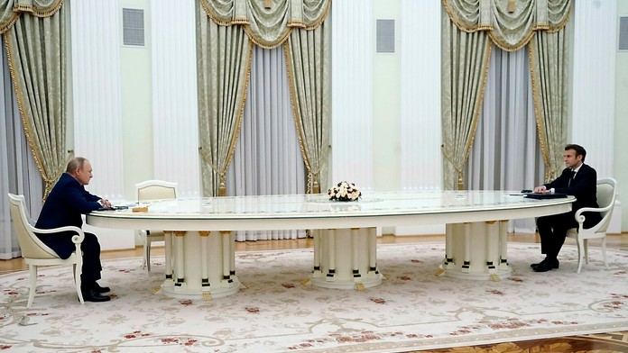 Stretnutie Macrona a Putina v Moskve