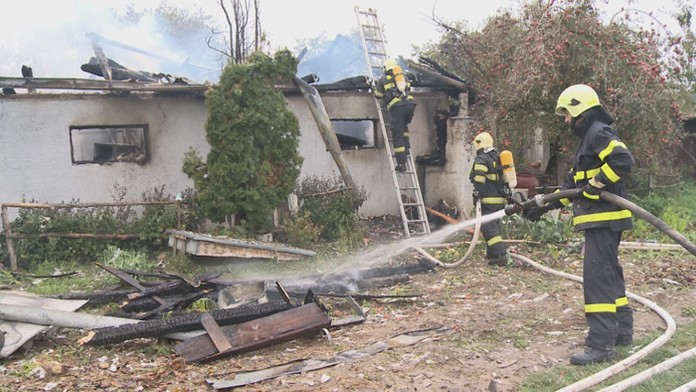 Požiar prístavby rodinného domu v obci Chmiňany pri Prešove. 