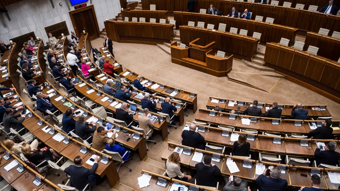 Parlament bude na začiatku budúceho týždňa rokovať o skoršom termíne volieb