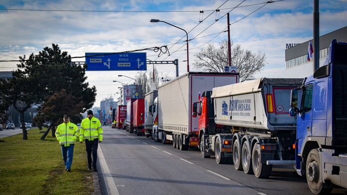 Kamióny v  Bratislave.