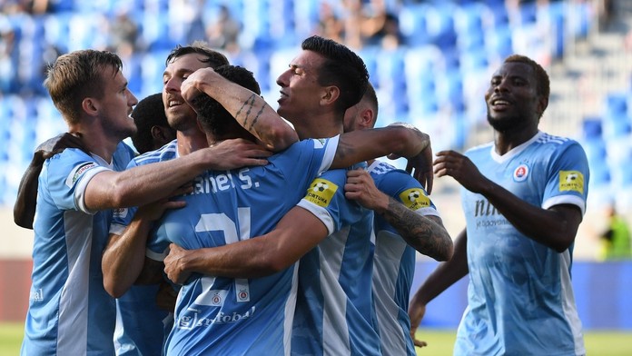 Na snímke gólová radosť hráčov Slovana počas zápasu 1. predkola Ligy majstrov medzi ŠK Slovan Bratislava - Shamrock Rovers.