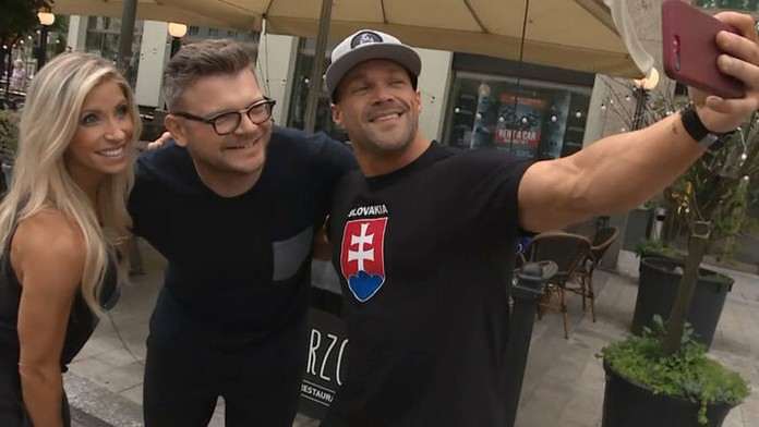 Chris Powell s manželkou a našim redaktorom Borisom Pršom.