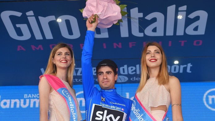 Mikel Landa v modrom drese pre najlepšieho vrchára.