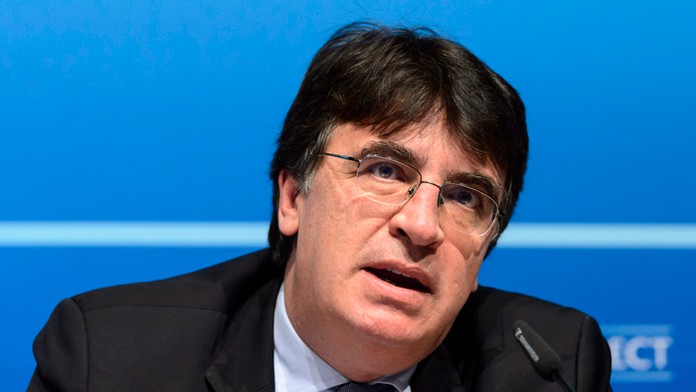 Nový sekretár UEFA Theodore Theodoridis. 