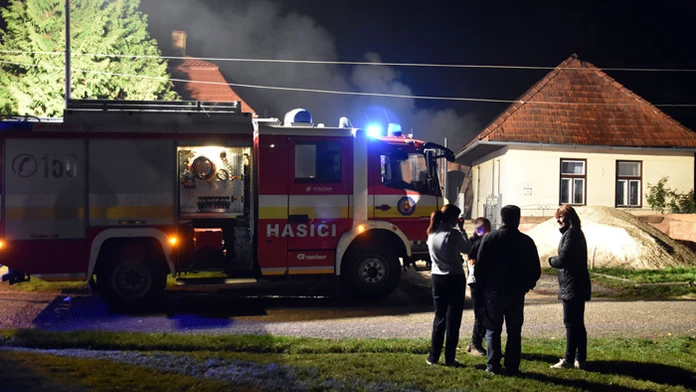 Požiar v Brezine likvidovali piati hasiči s dvomi vozidlami.