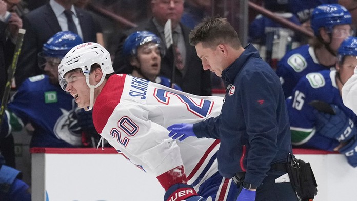 V súboji Slovákov bol úspešnejší Slafkovský. Po dobrej práci pri mantineli prihrával na kľúčový gól zápasu