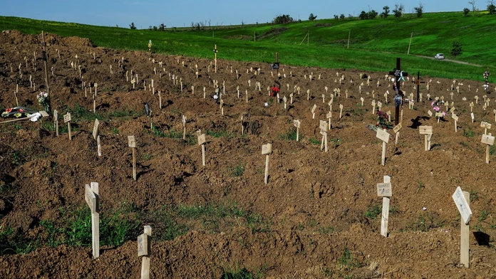 V oblastiach ovládaných Rusmi narastá počet hrobov. Ukrajina nezverejní oficiálne straty do konca vojny
