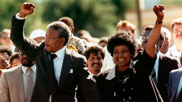 Winnie Madikizelová-Mandelová s manželom na archívnej snímke..