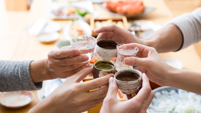 Pite viac alkoholu! Neuveríte, ktorá krajina motivuje mladých k takémuto zlozvyku
