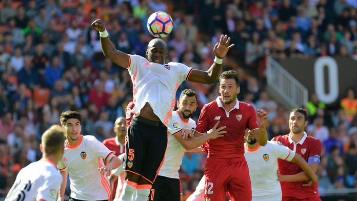 Valencia remizovala v 32. kole španielskej ligy so Sevillou 