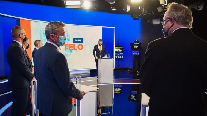 Kanidáti na generálneho prokurátora pred vysielaním.