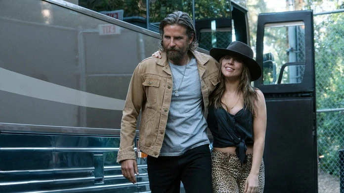 Bradley Cooper a Lady Gaga vo filme A Star Is Born