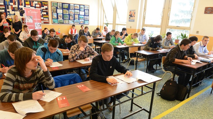 Oteckovia si stužkovú užili