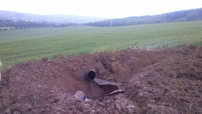 Po výbuchu plynu pri obci Hrašovník.