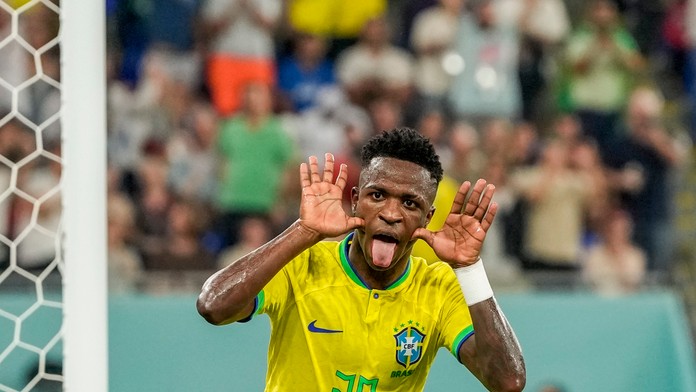 VIDEO: V Katare sa objavujú túlavé mačky. Jedna dokonca narušila tlačovku Viniciusa