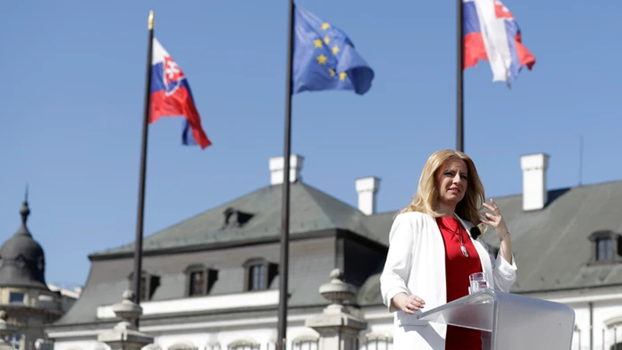 Zuzana Čaputová pred Prezidentským palácom.