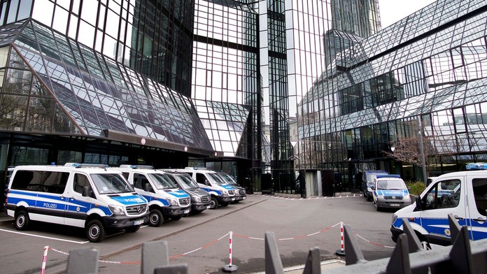 Alpský lyžiar Dominik Paris v zjazde v Bormiu.