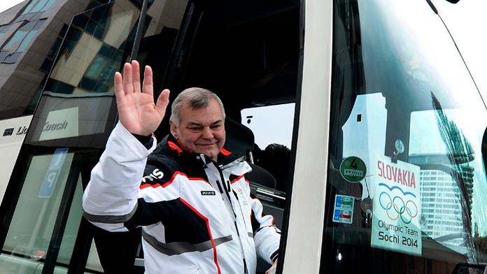 Tréner hokejistov Vladimír Vůjtek pred odchodom do Soči