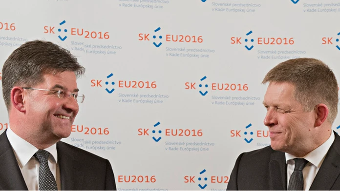 Vicepremiér a šéf diplomacie Miroslav Lajčák a premiér Robert Fico.