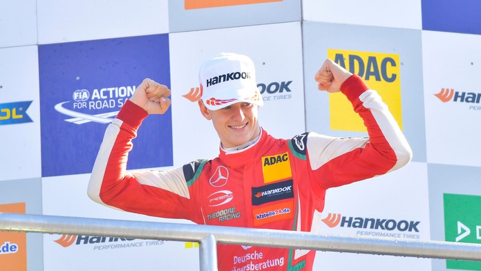 Na snímke 19-ročný nemecký automobilový pretekár Mick Schumacher