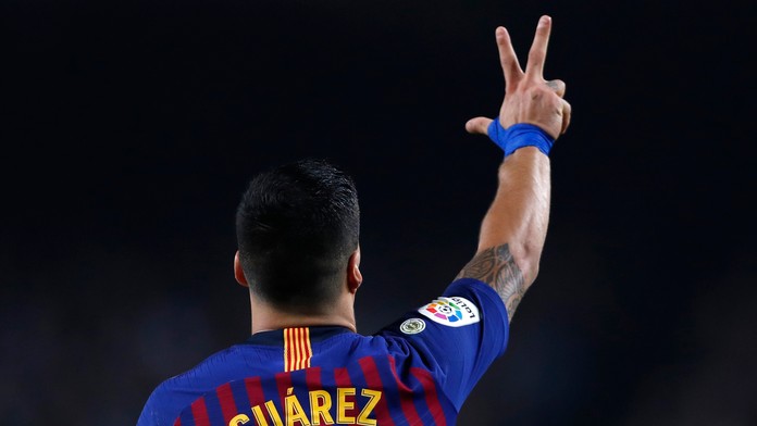 Luis Suárez z Barcelony oslavuje gól.