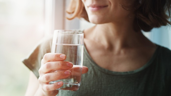 Žena zomrela v dôsledku nadmerného pitia vody. Vyšetrovanie ukázalo, že pochybila nemocnica