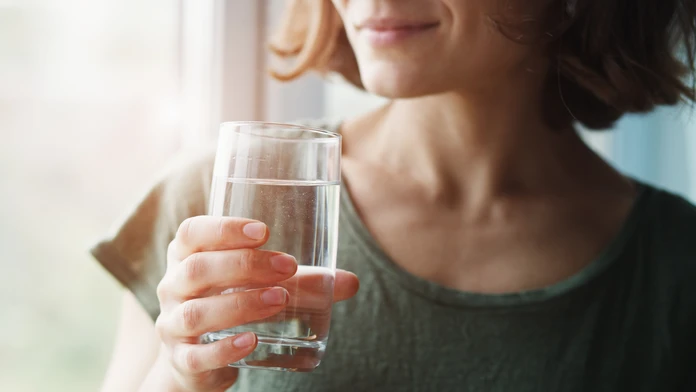 Žena zomrela v dôsledku nadmerného pitia vody. Vyšetrovanie ukázalo, že pochybila nemocnica