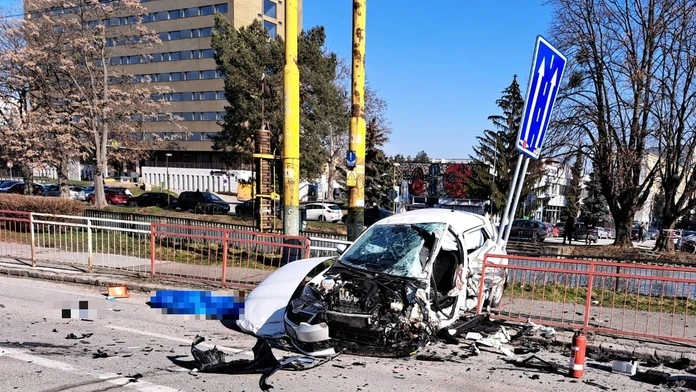 Vodič, ktorý tvrdí, že mal pri tragickej nehode v Košiciach kŕče a nič si nepamätá, zostáva vo väzbe