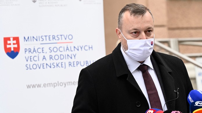 Vlada nájdu na zemi.