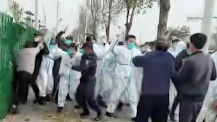 Proti lockdownom sa protestovalo v Pekingu aj Šanghaji