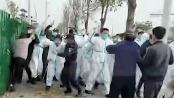 Proti lockdownom sa protestovalo v Pekingu aj Šanghaji