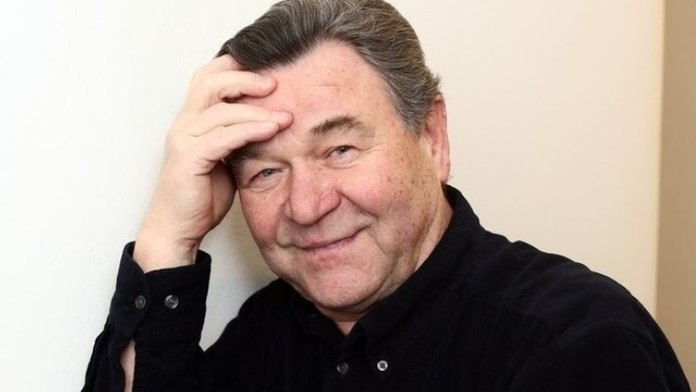 Štvrkolka, na ktorej mladík viezol deti.