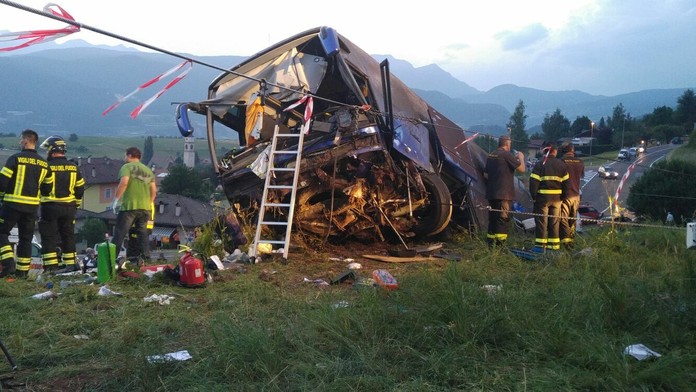 V Taliansku havaroval autobus s českými turistami. Prvé hrozivé zábery