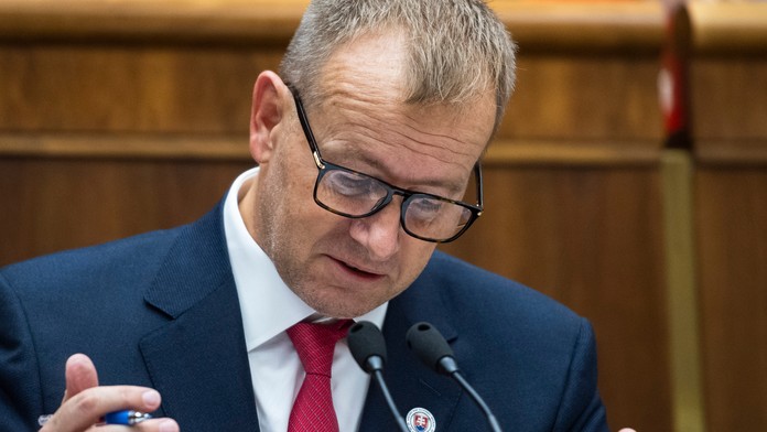 Kollár sa opäť vyhráža: Ak tisíce lekárov dajú výpovede, odídeme z vlády