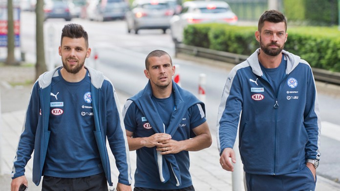 Zľava Michal Ďuriš, Viktor Pečovský a brankár Matúš Kozáčik.