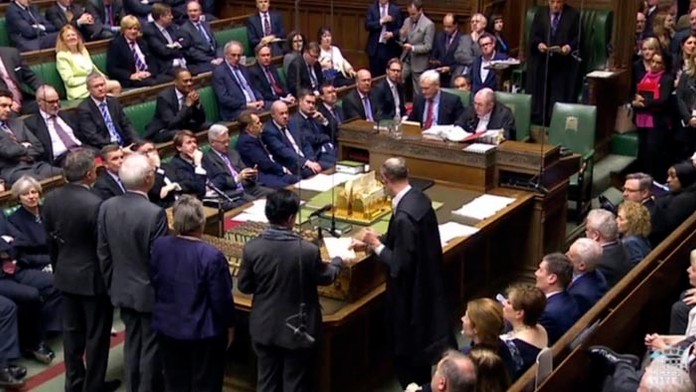 Dolná komora parlamentu neschválila dodatok chrániaci práva občanov EÚ.