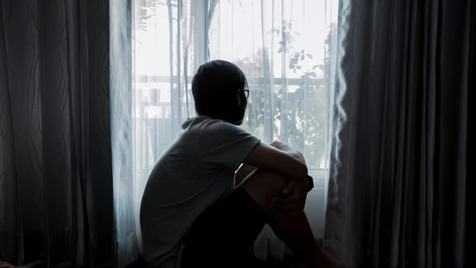 Chlapec (9) žil dva roky sám v byte bez kúrenia a elektriny. Jeho matku našli u milenca