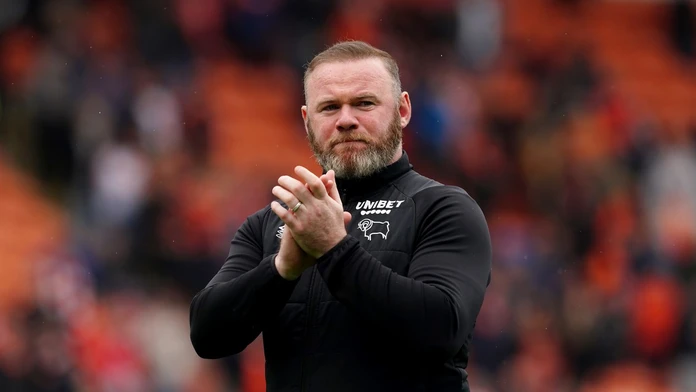 Vráti klub do Premier League? Rooney na novej trénerskej adrese