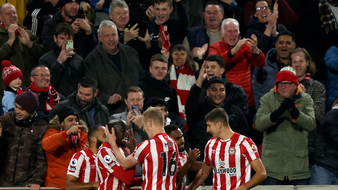 Brentford ako kat veľkých. Po Manchestri sťal aj Liverpool