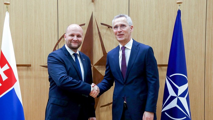 Naď: Generálny tajomník NATO ocenil postoj Slovenska k posilneniu východného krídla