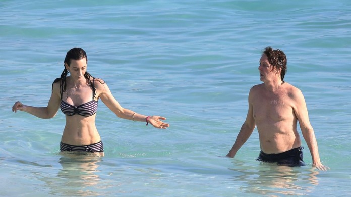 Paul McCartney s manželkou na dovolenke. 