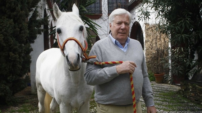 Ako výhra v lotérii. Miliardár a spolumajiteľ značky Hermés ustanovil za svojho dediča záhradníka z Maroka